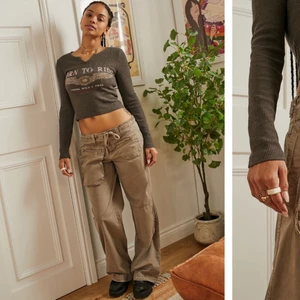 Cargopants Urban Outfitters  - Så fucking snygga lågmidjade cargobyxor från Urban outfitters som jag fick hem igår å dom satt inte riktigt som jag ville🥺 Kan ta egna bilder om någon vill det å det är bara att fråga vad ni vill!! Köpte dom för 750kr plus frakt från Urban outfitters hemsida. Säljer för 650 Kr plus frakt eller mötas upp. Å dom är heeelt oanvända så det är ett kap🙏🏼  