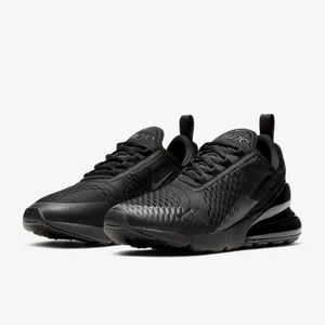 Nike Air max 270 - Nike air Max 270 som är använda några gånger och i bra skick. Skriv privat för fler bilder.❗️Köparen står för fraktkostnad❗️