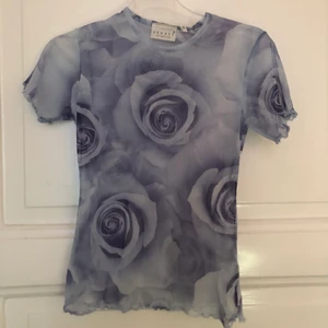 mesh top y2k - passar storlek S och M. möts upp i stockholm eller fraktar 🛍