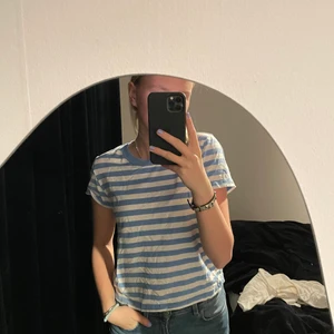 Zara T-shirt  - Perfekt till sommaren, köparen står för frakten