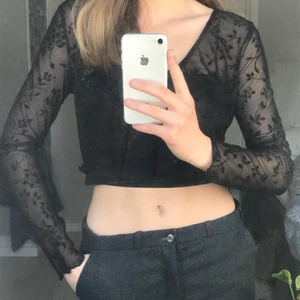 Söt kofta - Säljer denna jätte fina mesh kofta, aldrig använd!! 💖 Storlek M men passar även S!!