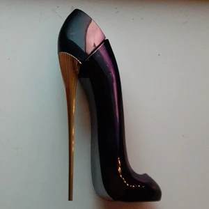 Carolina herrera good girl 30 ml - Använd 1 sprut men she was not my cup of tea. Har tyvärr slängt förpackningen.