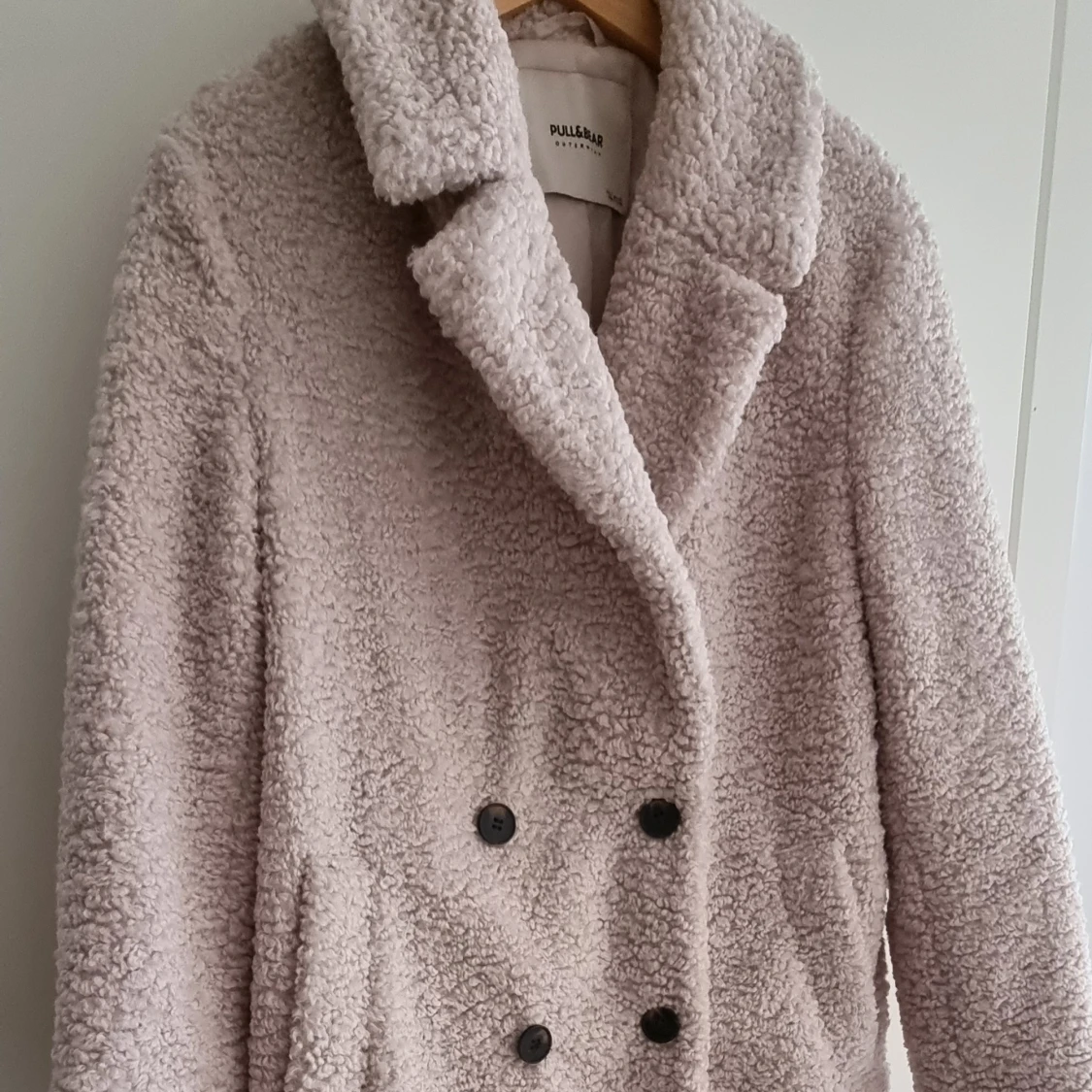 Oanvänd benvit teddykappa från Pull&Bear - 91