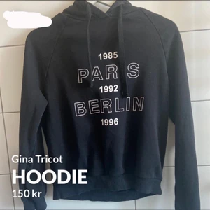Gina Tricot Hoodie - En väldigt skön hoodie i storlek XS, användt men bra skick. Pris: 150kr (frakten ingår i priset)