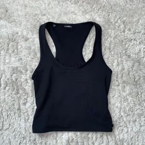 Gymshark funktionslinne - • Gymshark funktionslinne stl M. Använd en gång. •