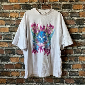 Collusion dödskalle t-shirt - En frän oversized tröja från märket collusion. Condition 7/10. Passar som L. Säljer då den är för stor för mig. För fler bilder eller mått kontakta mig ❗️