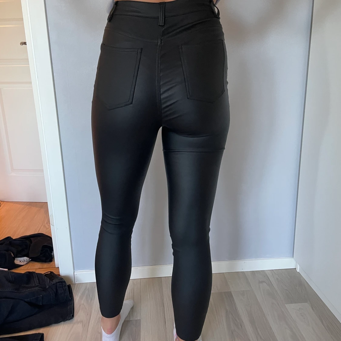 Svarta typ skinnbyxer - 90