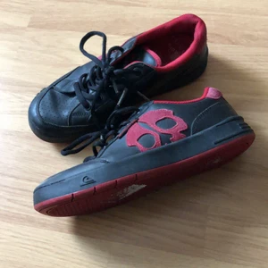 quiksilver skor - as coola quiksilver skor i storlek 41, köparen står för frakt💚
