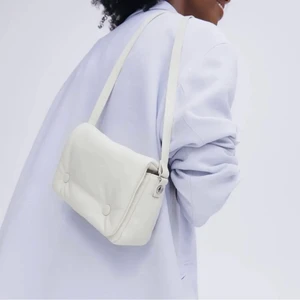 Vit handväska  - Vit handväska från hm