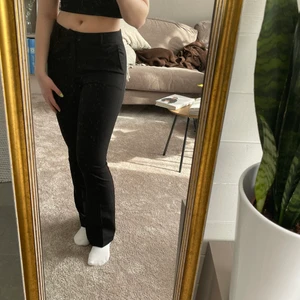 Bootcut kostymbyxor  - Bootcut kostymbyxor från bikbok✨frakt tillkommer