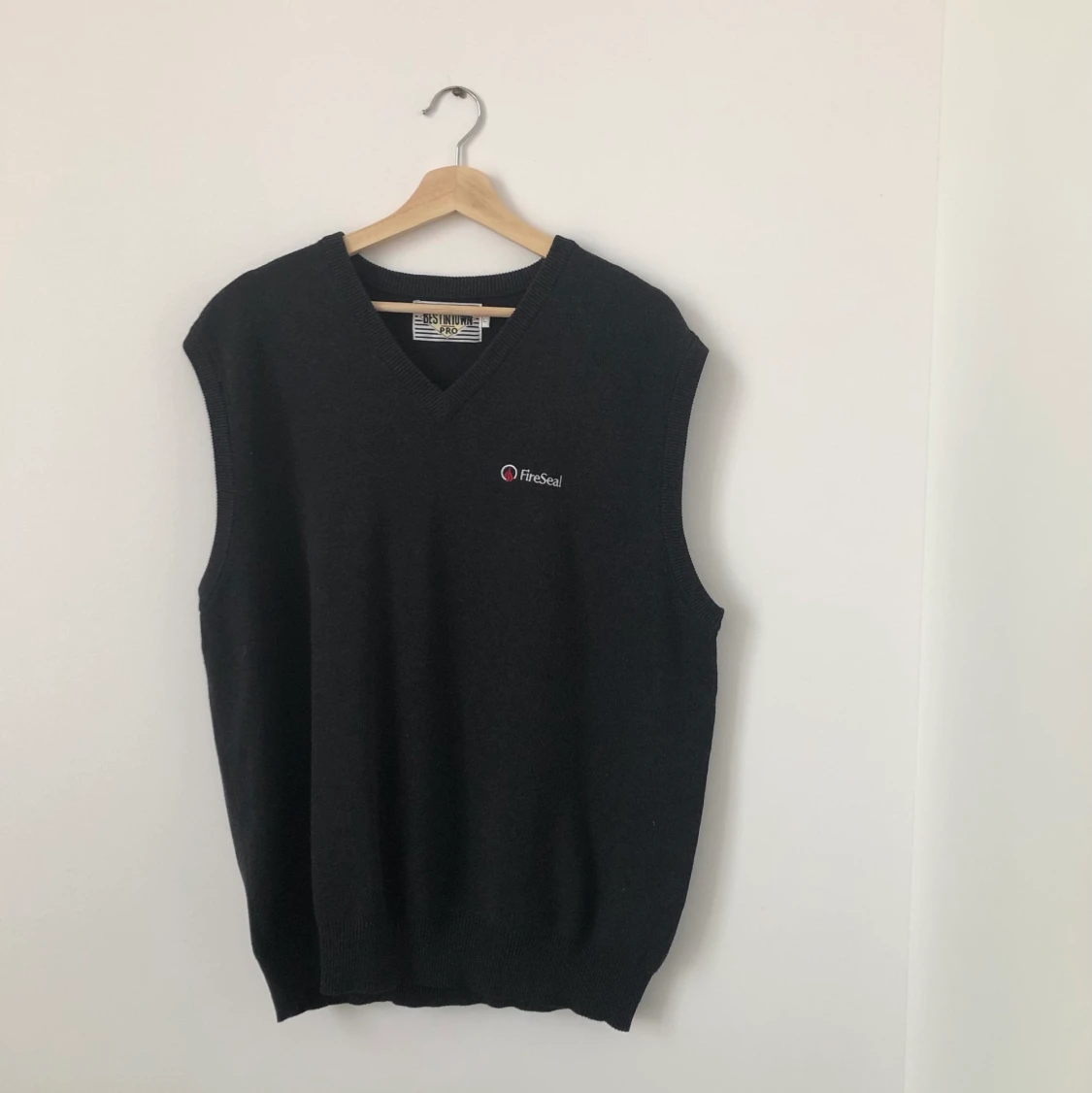 Mörkgrå väst  - 90