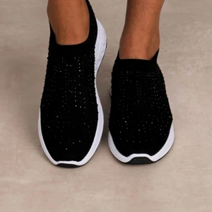 Sneakers  - Svarta och nya