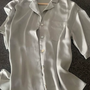 Glättad blus, skitsnygg färg!! - En glättad blus som är aaassnygg till våren, oversized