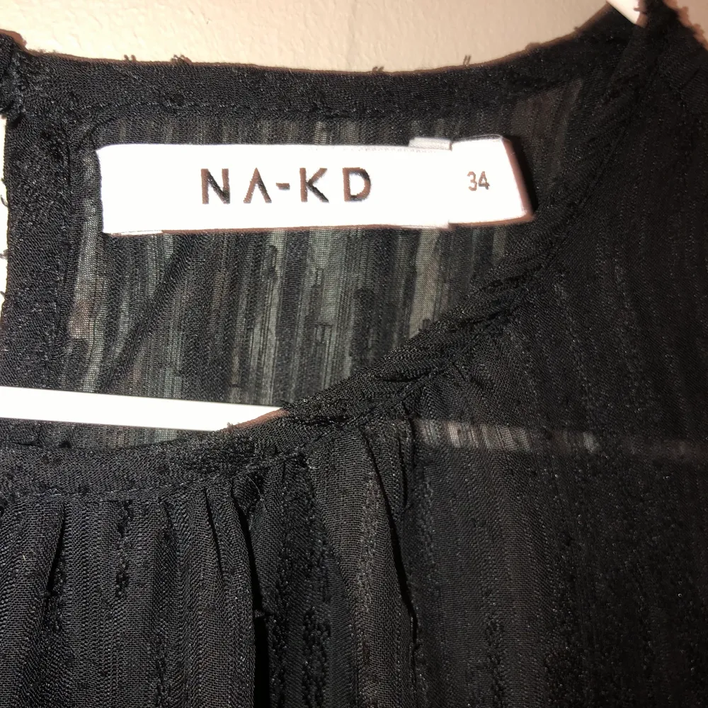 säljer nu min klänning från NA-KD som tyvärr inte kommit till användning(den går inte att köpa längre) har använt den 1 gång! Nypris 600kr buda från 300kr. Klänningar.
