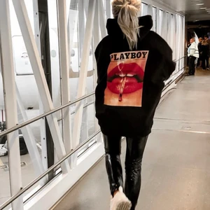 Playboy hoodie - En snygg Playboy x missguided hoodie som är xs/s oversized ❤️