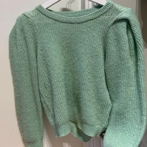Stickad tröja - Grön stickad tröja med puffärmar💚💚Är storlek Xs, skriv vid frågor eller intresse! 