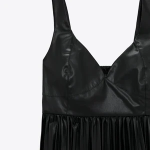 Topp - Säljer denna skinn toppen från zara! Strl s