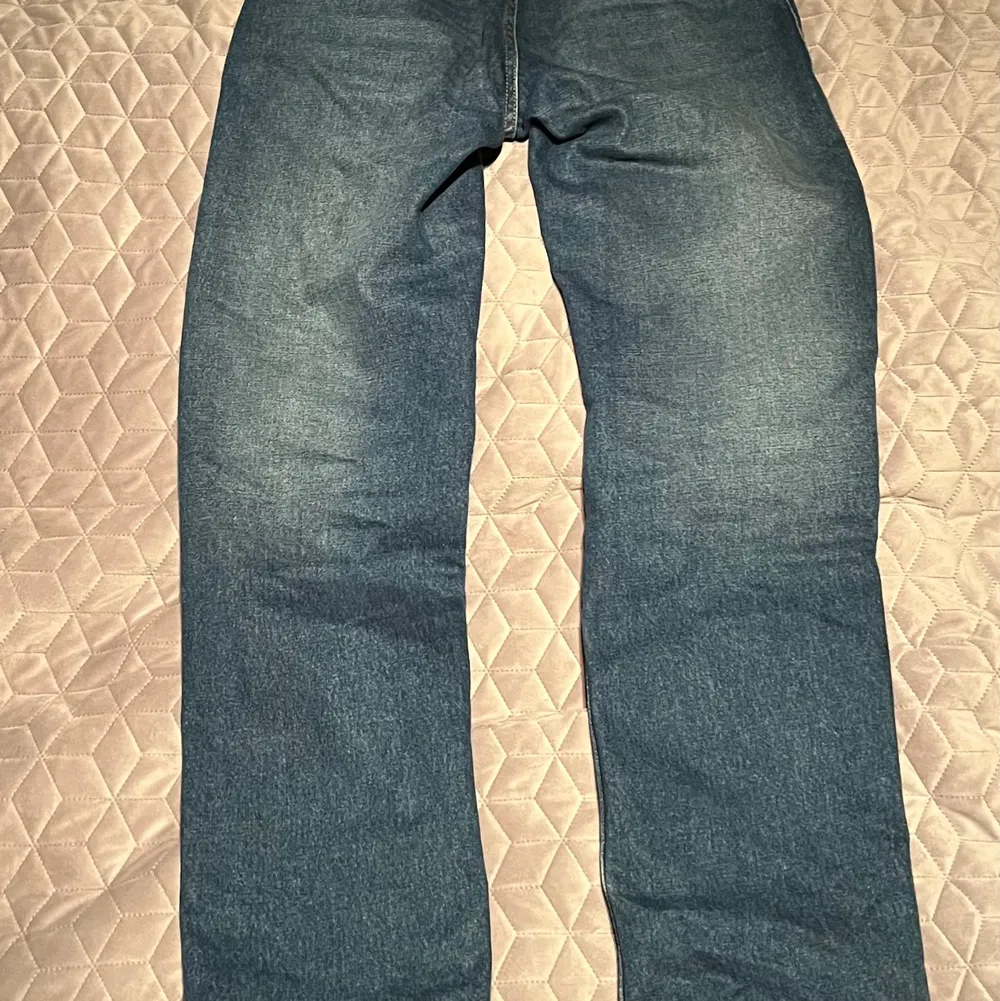 Want to sell/want to trade.                                                 Säljer nu dessa sjuka burberry jeans. Skicket är som nytt alltså 9/10 enligt mig. Retail gick på över 8000kr och dem är i storlek 32/32. Pris kan diskuteras vid snabb affär. Alla tags följer med. . Jeans & Byxor.