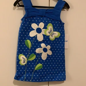 Klänning  - Söt sommarklänning med strass och brodyr. Helt nytt kollektionsprov 