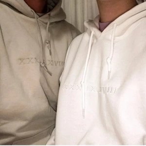 Matchande Hoodies - Här har vi den perfekta födelsedags,all hjärtans dag eller till och med års datum present. Finns olika färger & designer. Designa även din egna hos oss!