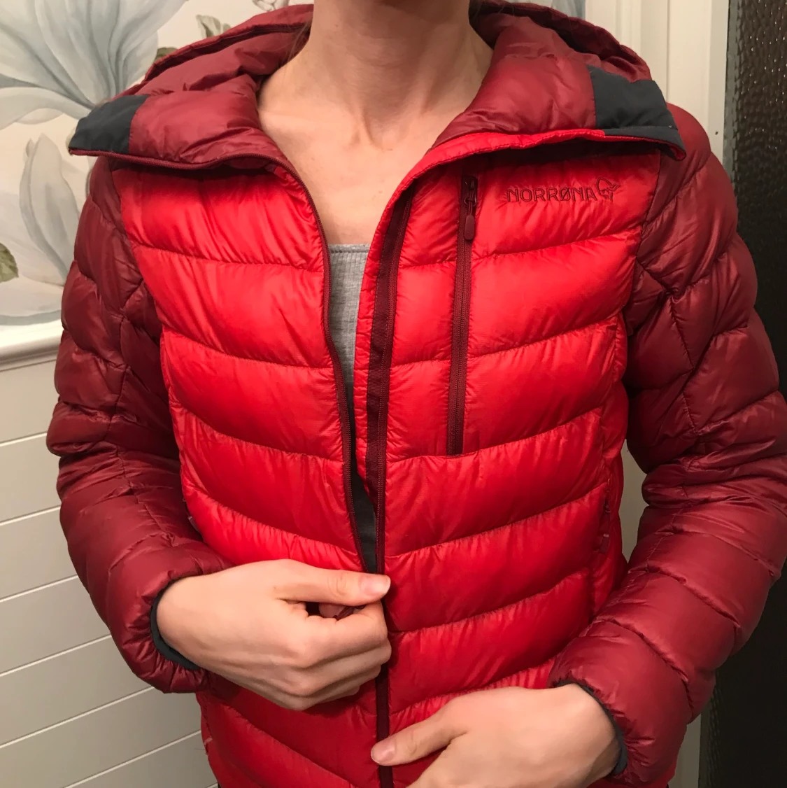Röd Norrøna dunjacka - 90