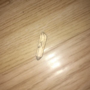 Kristall eller Sten  - Säljer en väldigt fin kristall eller Sten väldigt billig!!:) förlåt för om den är dyr men det är min pappas farfar så .