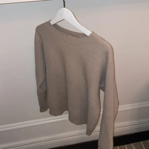 Soft goat Kashmir storlek   S beige  - SOFT GOAT tröja Storlek S i beige Kashmir. Finns ej i sortiment länge  