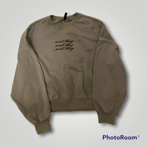 Sweatshirt S - Fint grönt sweatshirt i storlek S från Hm, finns i jätte bra skick 
