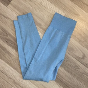 Träningstights - Superfina babyblå träningstights i strl XS som är helt nya. Säljes pga att dom var för små för mig