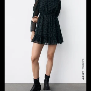 Zara klänning - Super söt zara klänning som knappt är använd! Köpt för 260💕