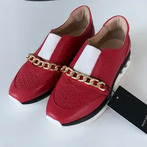 Super fina röda skor från märket Panos Emporio köpta på NK Stockholm 🎀 helt nya storlek 36 super bekväma har kostat 1700kr