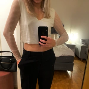 Festlig top😙💋💫 - Superfin topp som knappt är använd💕😙 (Baksidan av tröjan är seetrough)