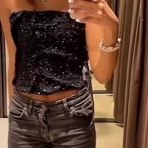 Zara topp - Lånade bilder! Superfin topp i strl S, endast använd 1 gång så nyskick!! 💕💕💕köparen står för frakten💕💕💕nypris 550