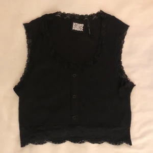 Svart croptop - Svart topp med spets ☺️