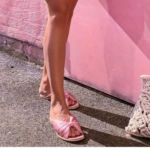 Nelly Sandaler - Storlek 39. Rosa Sandaler från nelly. Knappt använda. 