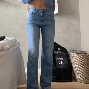superfina jeans med perfekt passform från nakd! Perfekt längd för mig som är 168💟 vid fler intresserade blir det budgivning 