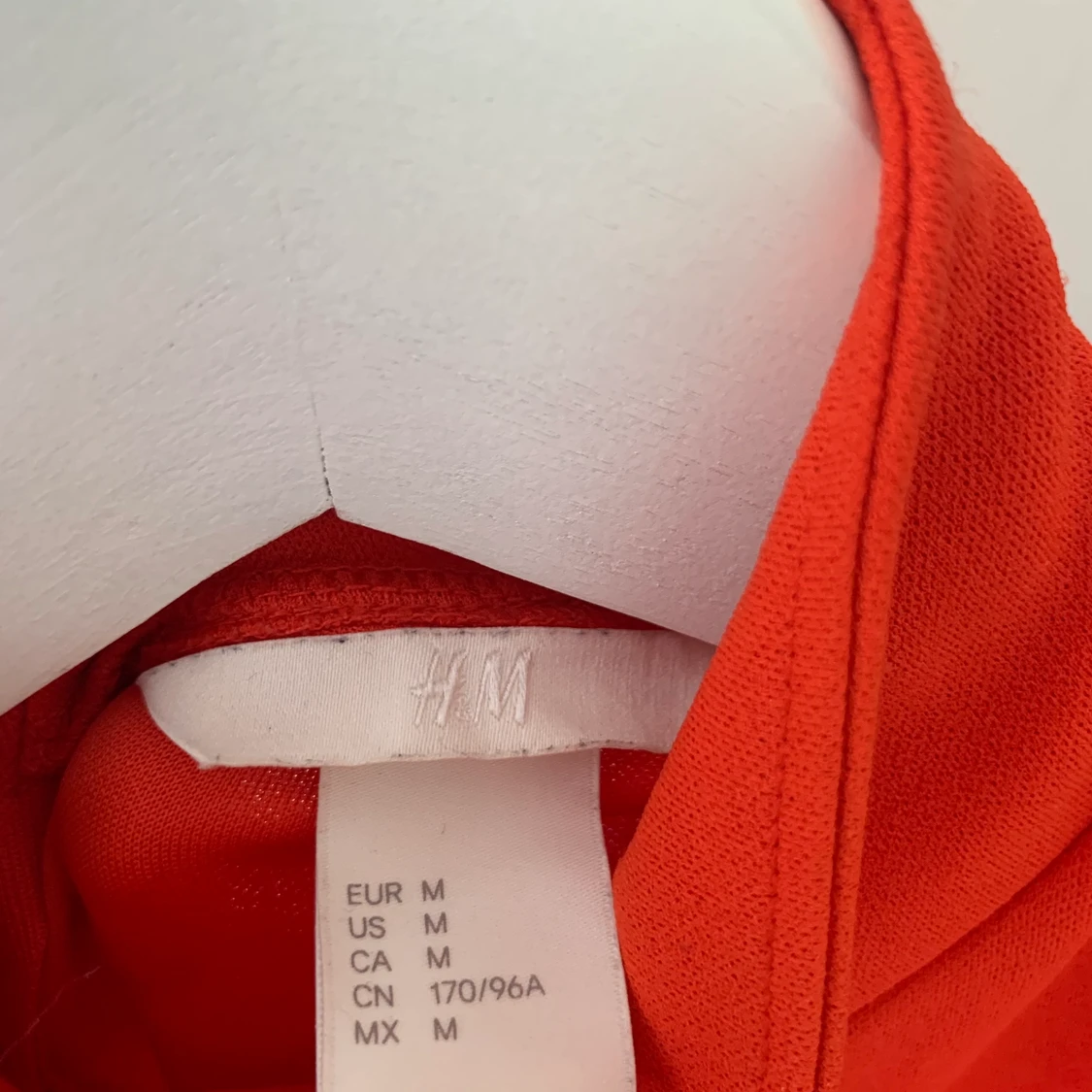 H&M röd topp med krage strl M - 91