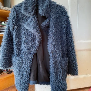 Jacka/kappa Zara  - Snygg höst jacka/kappa från Zara. Använd endast en gång och kommer tyvärr inte längre till användning. Stl s