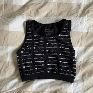 Svart Champion topp - Svart Champion topp i storlek small😃😃 Aldrig använd och väldigt stretchig✨❤️
