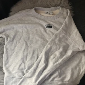 Vintage adidas sweatshirt  - En tröja köpt från adidas, knappt använd och i mycket bra skick. Kontakta mig för fler bilder eller om du har frågor!  🤍🪞✨