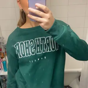fin grön sweatshirt i storlek M, alldrig använd!💚💚 frakt tillkommer 