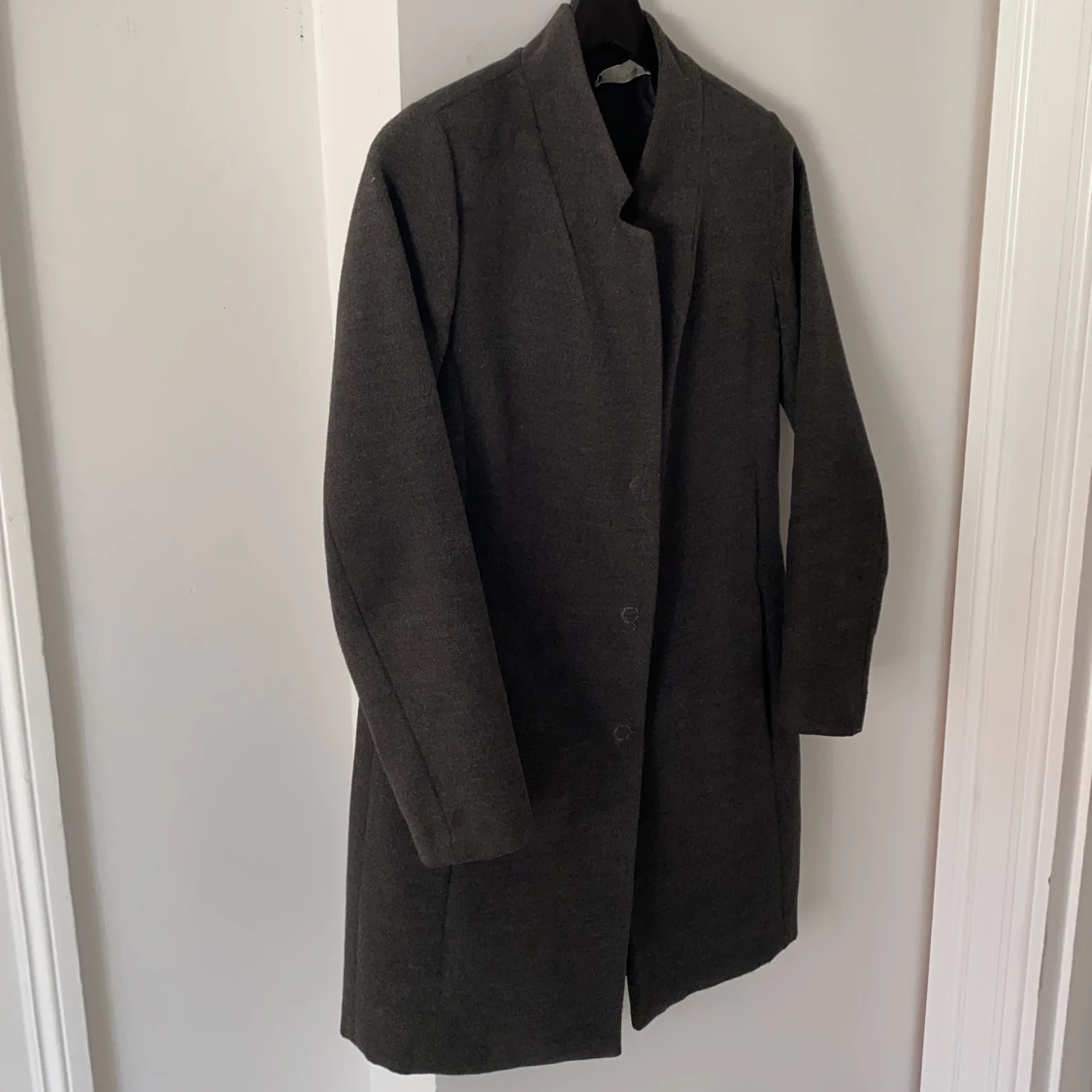Mörkgrå Kappa - 91