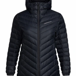 Peak performance jacka - Säljer då den inte används. Storlek S. Inga skador och är tjockare och värmer mer än vad man tror. Kan gå ner i pris