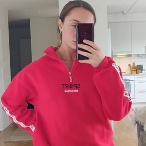 Snygg och oanvänd tröja! - Oanvänd och sportig tjocktröja, hojta till om intresse finns! 