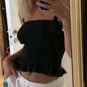 Topp - en av mina finaste toppar som tyvär inte kommer till användning ! jätte fin till tex linne byxor eller vanliga jeans ❤️