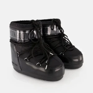 MOON BOOTS  - låga Moon boots inköpta förra vinter, använda fåtal gånger, kartong med mera finns. storlek 37-40, pris kan diskuteras 