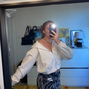 Vit hoddie  - Skön och bra passform