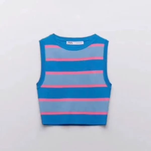 Zara topp - Säljer denna superfina topp ifrån zara!! Är i stl S men funkar utmärkt till XS-M då det är i ett stretchigt material!! Skriv privat vid bilder även frågor!!❤️❤️