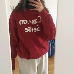 Somethingelse YT merch  - Säljer min SomethingelseYT-merch! Säljs för 350kr. I fint skick och är knappt använd. Storlek S. Frakt tillkommer :D