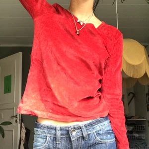 Bästa tröjan - Fin och skön love it! Men använder aldrig, står storlek m men jag på bilden har xs 💋